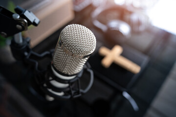 Christian podcast, preacher the bible online, records a podcast, online radio broadcast.