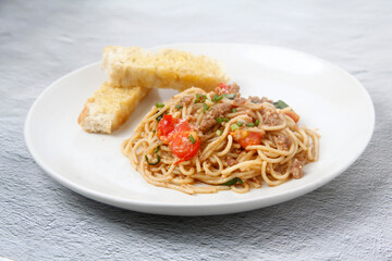 Freshly cooked Pasta with assorted toppings served with garlic bread