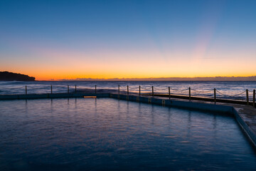 Obraz premium Beautiful sunrise view of Curl Curl rock pool, Sydney, Australia.