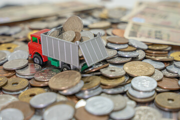 お金 現金 トラック 小銭