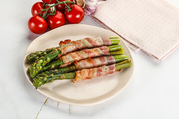 Grilled asparagus with bacon
