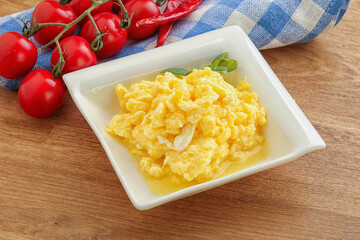 Scrambledd egg in the bowl