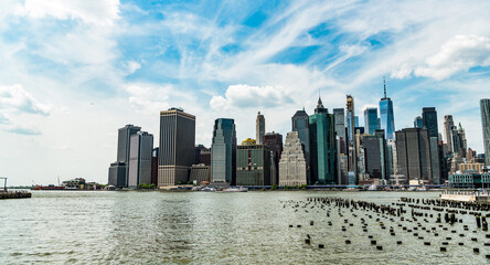 Obraz premium city skyscraper of manhattan. modern skyscraper cityscape in midtown. skyscraper skyline of manhattan. new york city. east river cityscape on manhattan, new york. Architectural feat