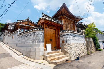 traditional hanok village ob bukchon in seoul, south korea - obrazy, fototapety, plakaty