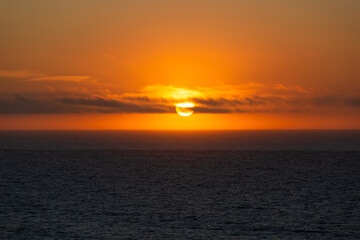 Fototapeta premium Sonnenuntergang über dem Atlantik, Algarve in Portugal