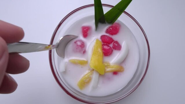 Tub Tim Krob Thai traditional dessert Crispy Ruby in coconut milk. 4k video