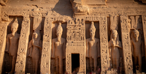áfrica egipto alto egipto nubia abu simbel jul 10 2023 la gran fiesta de la casa del templo en los templos de las murallas ii en abu simbel - obrazy, fototapety, plakaty
