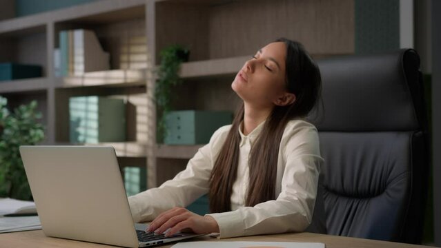 Lady On Computer Images – Browse 457,725 Stock Photos, Vectors, and ...