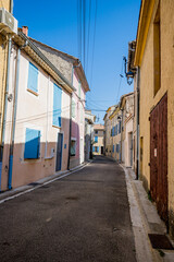 Fototapeta na wymiar Dans les rues de Monteux en Provence