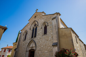 Fototapeta na wymiar Église Notre-Dame de Nazareth de Monteux