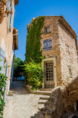 Dans les rues du Village Le Barroux en Provence