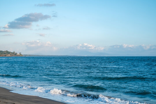 aruna senggigi lombok beach, blue sea, sea waves on the beach, waves on the beach, sea and beach, sea water background