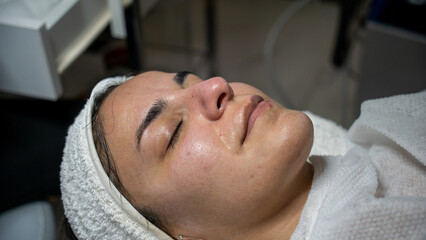 Fototapeta na wymiar skin care. The woman has my skin pressure and mask made to get rid of the bad spots on her skin.