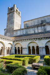 Le cloître de la Cathédrale Notre-Dame de Nazareth
