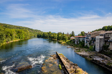 Fototapeta premium Le village de Neuville-sur-Ain