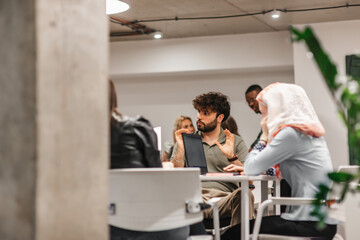 Fototapeta premium Casual businesspeople at the office