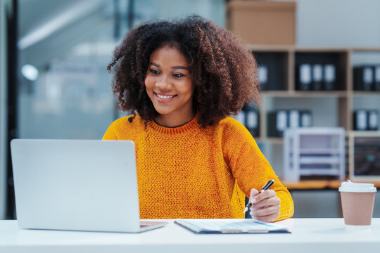 Pretty african american MBA programmes study knowledge of theories, techniques to formulate creative business ideas, graduate-level business management degree, focus on leadership, managerial skills.