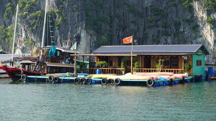 Fototapeta na wymiar Luxury living Floating village Cat Ba Vietnam
