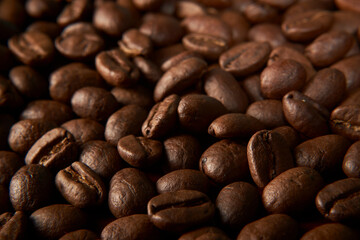Naklejka premium Aromatic Elegance: A close-up masterpiece capturing the intricate details of coffee beans on a rich wooden texture. The interplay of texture and aroma unfolds against a warm backdrop