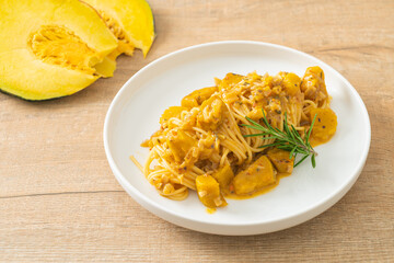pumpkin spaghetti pasta alfredo sauce
