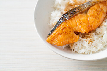 Grilled Salmon with Soy Sauce Rice Bowl