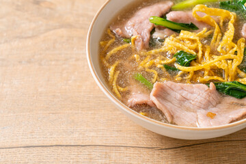 Crispy noodles with Pork in Gravy Sauce