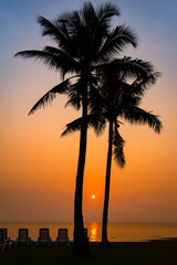 Obraz premium Beautiful sunset on tropical beach.