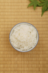 茶碗に盛り付けたごはん