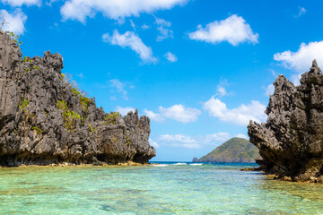 Fototapeta premium Hidden beach in Matinloc Island, El Nido, Palawan, Philippines