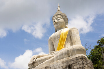 Fototapeta premium Big Buddha, There is a yellow serpentine on the opposite side. Worshiping the Buddha's image