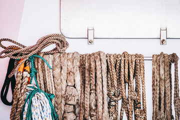 Cordages et noeuds sur un bateau - Noeud marin © PicsArt