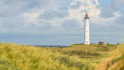 Fototapeta na wymiar Ein Leuchtturm in den Dünen am Meer