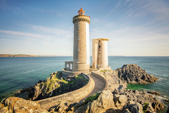 phare en Bretagne, en vue rapproch&eacute;e, le phare du petit Minou &agrave; l'entr&eacute;e de la rade de Brest en vue horizontale dans le d&eacute;partement du Finist&egrave;re