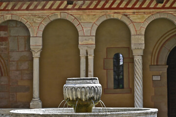 Follina, fontana nel chiostro dell'Abbazia cistercense di Santa Maria - Treviso