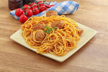 Spaghetti with meatball in tomato sause