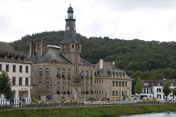 Fototapeta na wymiar La mairie, vue de l'extérieur, village de Chateaulin, département du Finistère, Bretagne, France