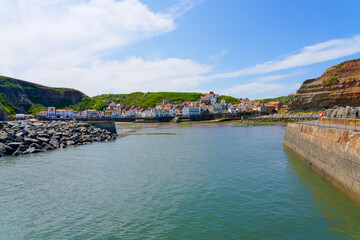 Fototapeta premium Entering Staithes harbour in Yorkshire at low tide.