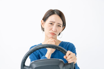 運転する女性