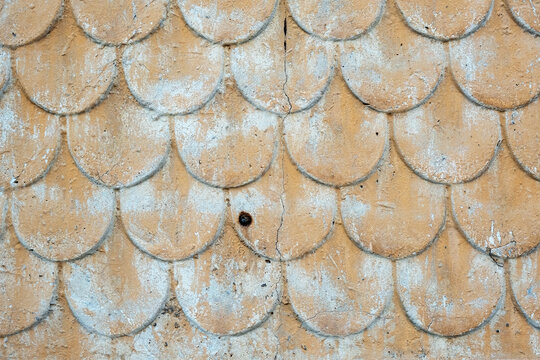 The texture of the wall in the form of tiles or scales