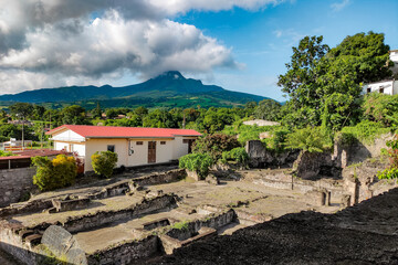 Vue large sur Montagne Pelée (Martinique)