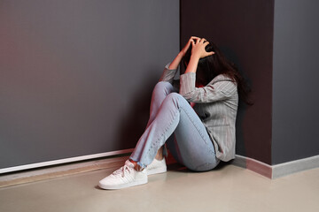 Female office worker having panic attack indoors - obrazy, fototapety, plakaty