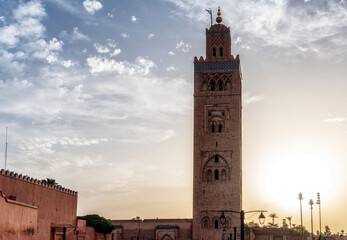 Obraz premium Koutoubia Mosque Tower in Marrakech at sunset, Morocco, blue sky background