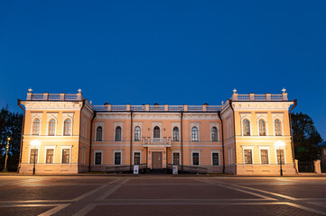 Obraz premium Lace Museum on Kremlin Square in Vologda at night. Russia
