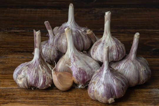 garlic on the table