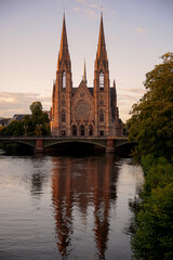 Fototapeta na wymiar Luftbild der Kirche St. Paul in Straßburg