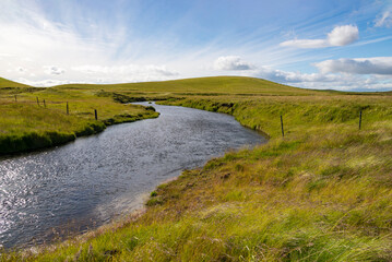 Fototapeta na wymiar paysage avec une rivière en Islande