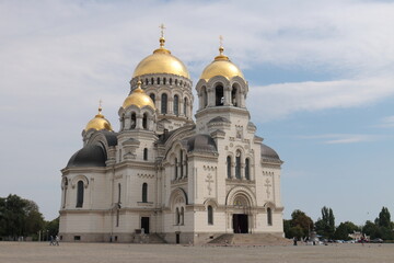 Obraz premium A large Christian temple in the south of Russia on a sunny day in autumn.