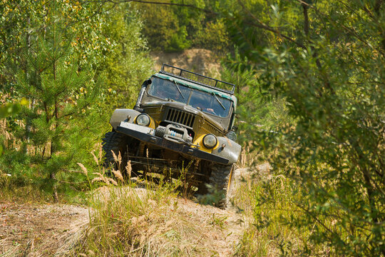 Off-road vehicle  overcomes the track