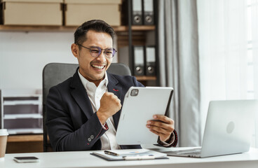 Fototapeta premium Institutional investors analyze trends. trading volume in stock market Build immunity capital market, pension funds, mutual funds, insurance companies, university endowments, sovereign wealth funds