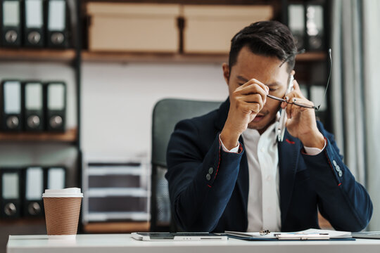 Make mobile phone call, Institutional investors analyze trends. trading volume in stock market Build immunity capital market, pension funds, mutual funds, insurance companies, university endowments